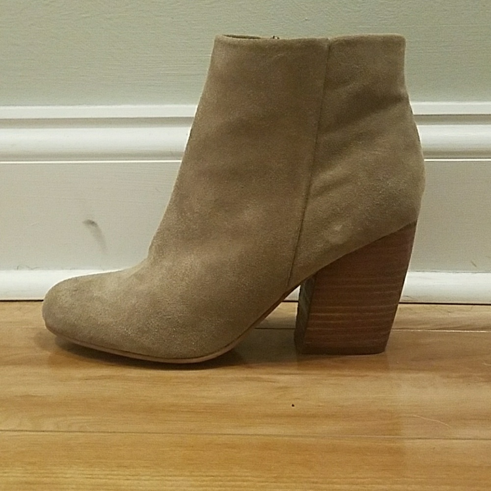 Fall/Spring Ankle Boots - Picture 2 of 4